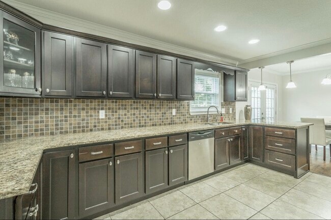 Building Photo - 4800 Maryland Dr