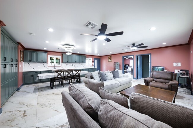 Photo - FOR RENT Fully Remodeled 4 Bed / 3 Bath Ho...