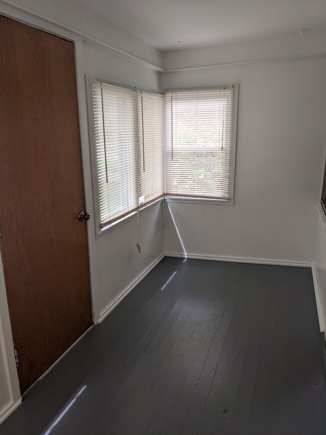 Building Photo - Cute 1 bedroom house! Located near Ta Ha Zouka Park! Bonita casa de 1 dormitorio. ¡Ubicada cerca...