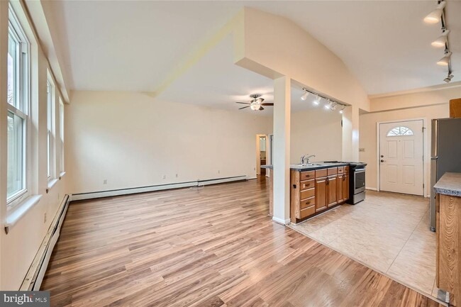 Photo - Large 1st Floor Aparment