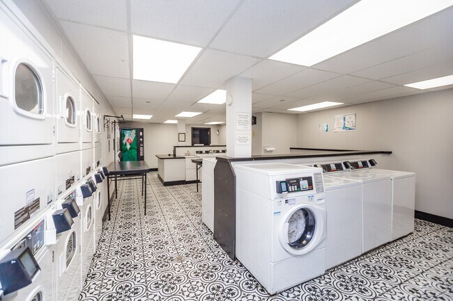 Photo - 1100 N Dearborn St Unit 1412