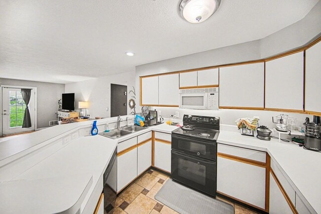 Photo - 1305 Millbrook Trail