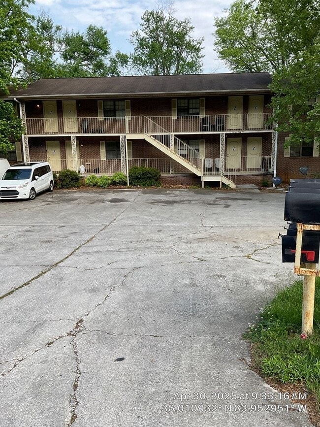 Building Photo - 4409 Bruhin Rd Unit 7