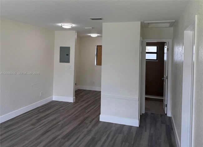 Photo - 100 SW 6th St Unidad 3