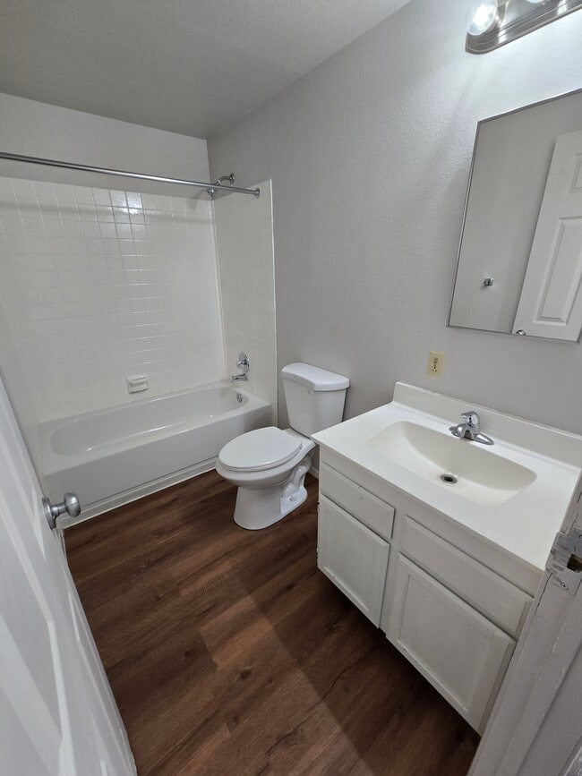 Building Photo - 812 Northview Cir