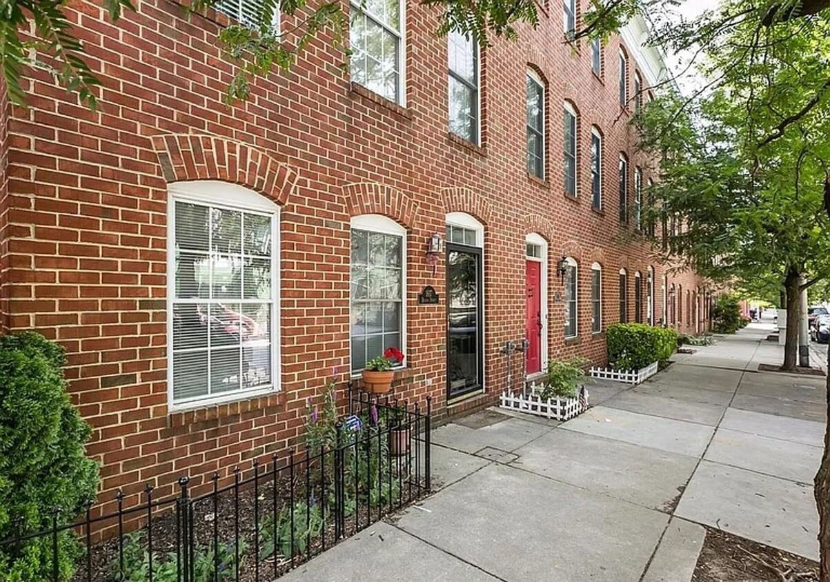 Coming Soon – 3BR/4BA End-Unit Townhome wi... - Coming Soon – 3BR/4BA End-Unit Townhome wi...