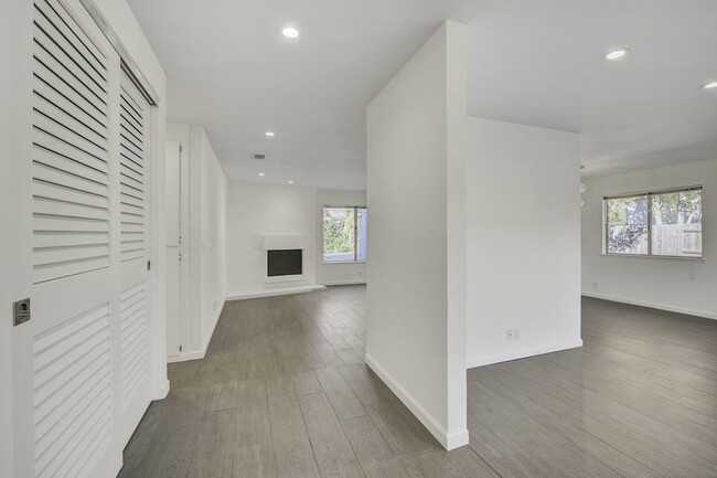 Photo - 312 N Alamo Dr