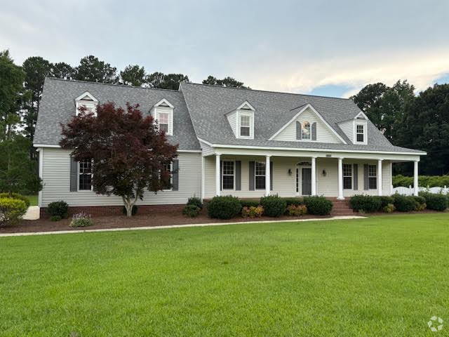 Building Photo - "Spacious Elegance Awaits: 3-Bed, 3.5-Bath... Rental
