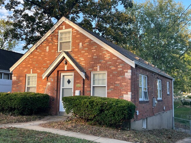 Photo - Updated 3+ Bedroom Brick Bungalow in Brentwood!