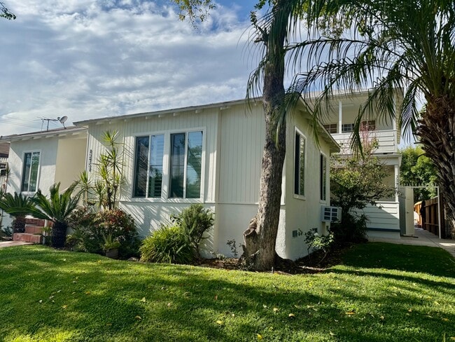Photo - 12753 Oxnard St Apartments Unit Oxnard