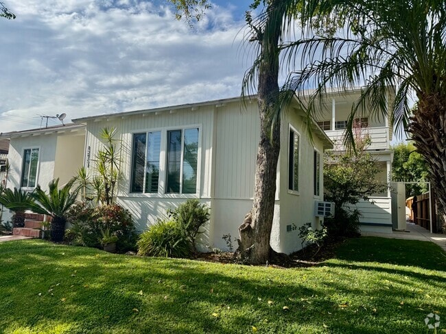Building Photo - 12753 Oxnard St Unit Oxnard Rental