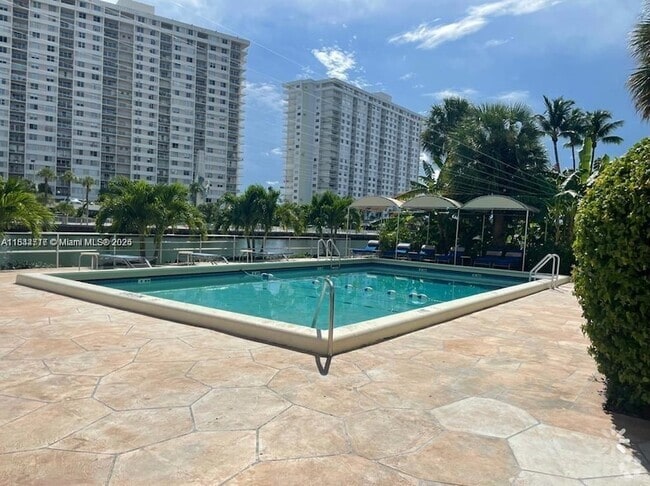 Building Photo - 220 Kings Point Dr Unit 105 Rental