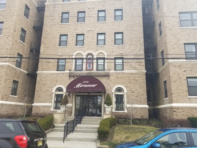 Photo - 1700 Webb St Unidad 2G