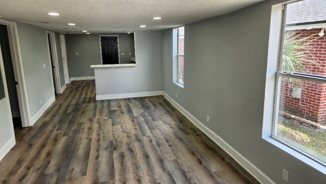 Photo - 1246 Oakley St