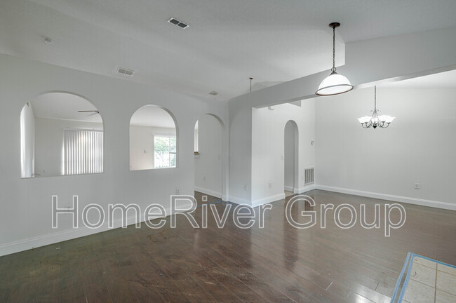 Photo - 718 Swan Way House