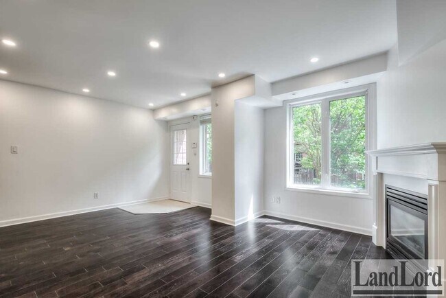 Photo - 60 Joe Shuster Way