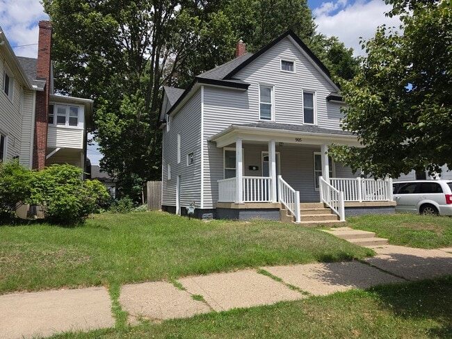 Building Photo - 905 E Washington St