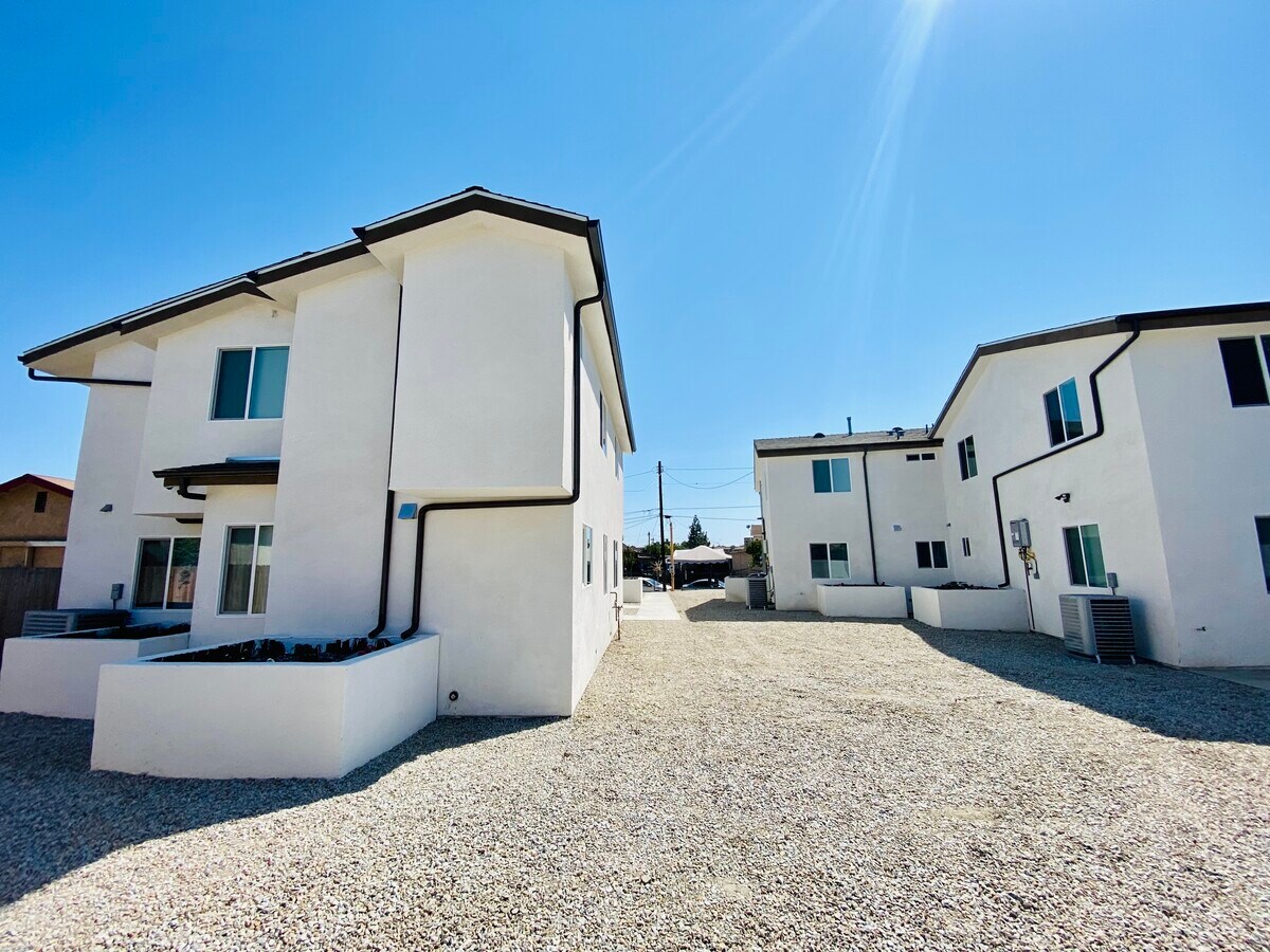 Photo - 1635 E 33rd St Unit Castle California