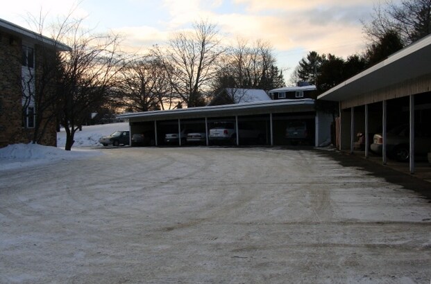 Parking - 400 Fairbanks St