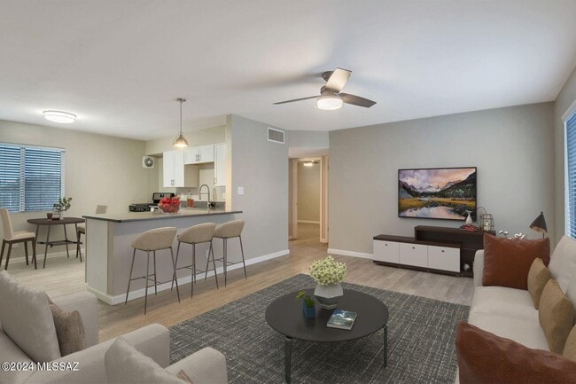 Photo - 714 E 10th St Unidad 18