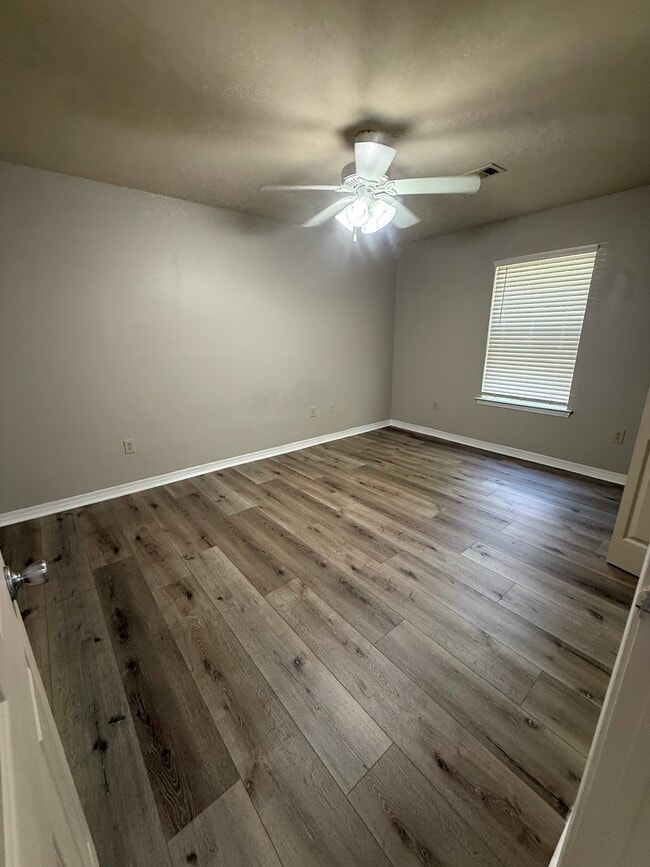Photo - 30 1/2 Unit A