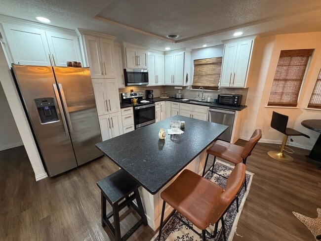 Photo - 6008 Yale St