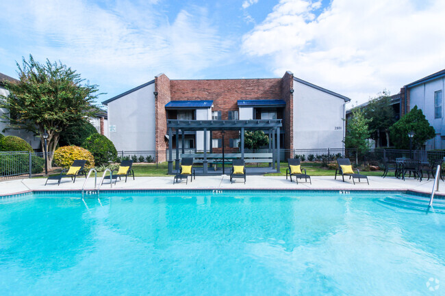 Sparkling Pool - Crossview Court Rental