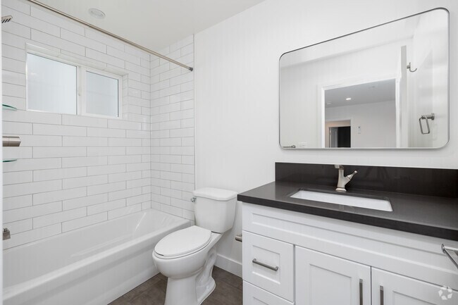 2BD, 2BA - 1,102SF - Primary Bathroom