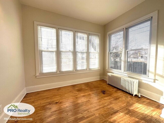 Photo - 201 20th Ave NE