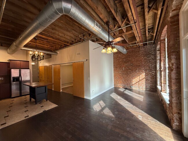 Building Photo - Bonnie Jean Flats Unit 301