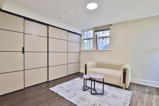 Photo - 935 Jervis St Unit 18