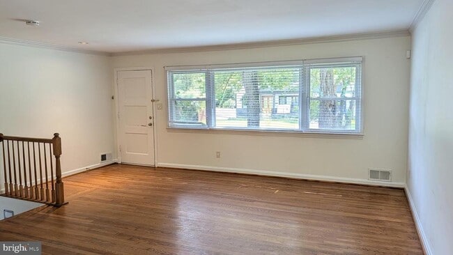 Photo - 909 Cottage St SW