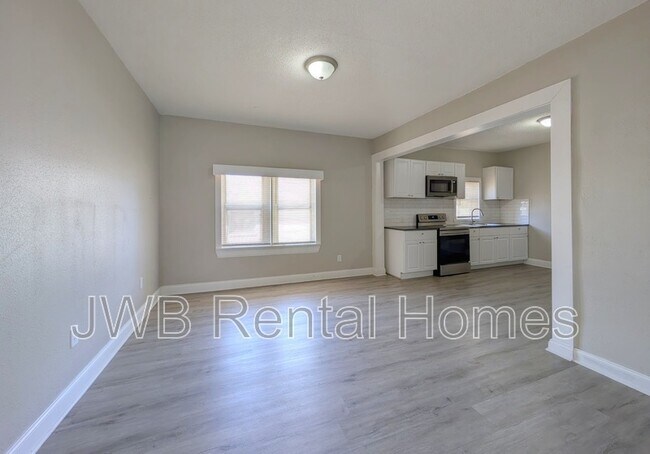 Photo - 2253 W 10th St