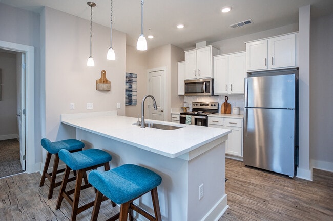 Farragut Junction Apartments