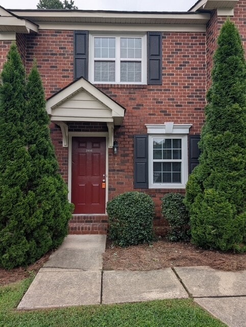 Building Photo - Luxurious and affordable all-brick townhom... Rental