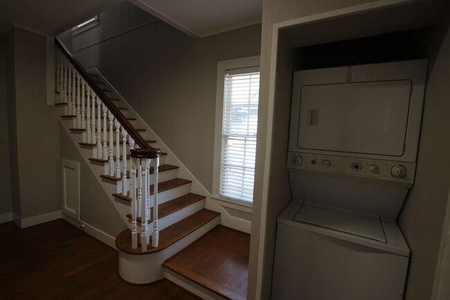 Photo - College Ave Triplex Unidad A- Upstairs