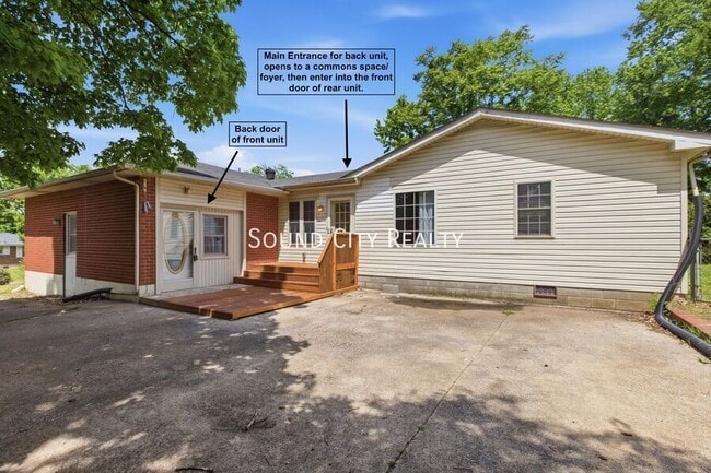 Building Photo - 7016 Bonnalake Dr Unit B
