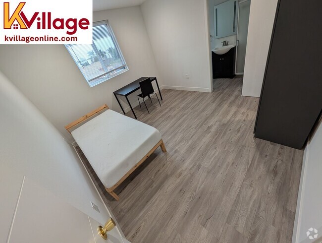Building Photo - Co-living bedroom + bathroom, shared kitch... Unit 305 (furnished) Rental