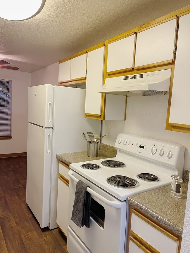Photo - Beautiful 2 Bedroom Apartment Coming Avail... Unit 15