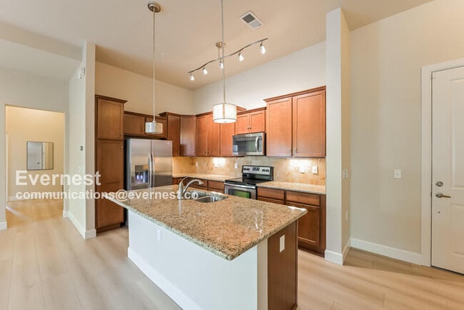 Photo - 305 Inverness Way S