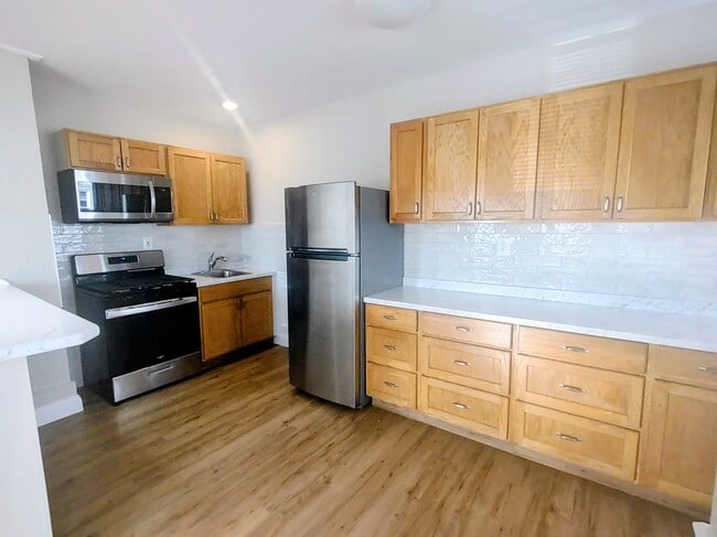 Building Photo - 110 Franklin St Unit #2