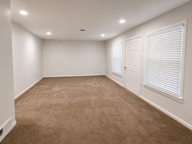 Photo - 10010 Donau Ln