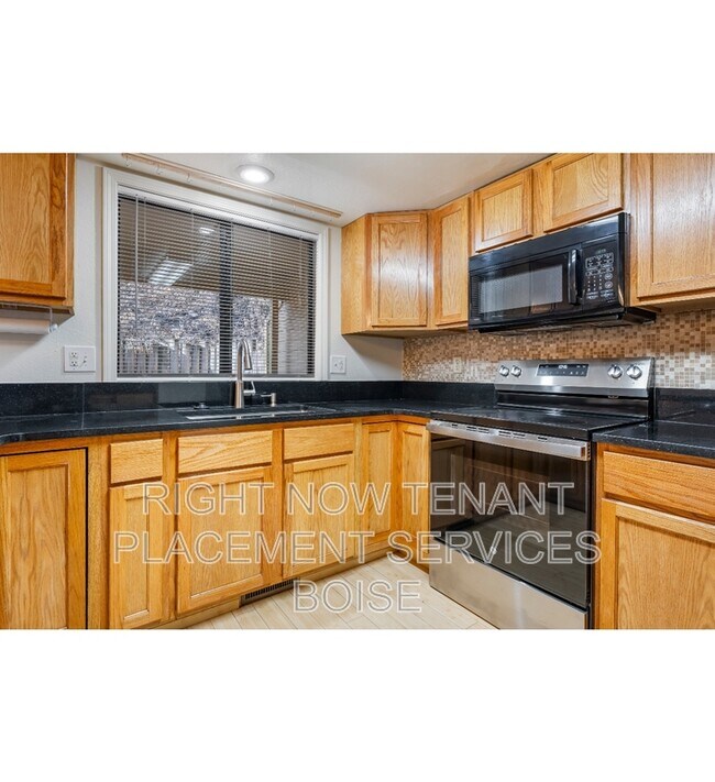 Photo - 1760 Woodbridge Ln