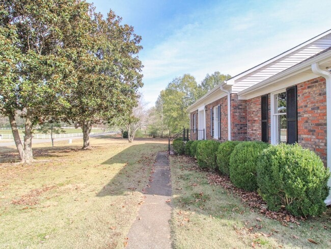 Photo - Nice Home in Rogersville!