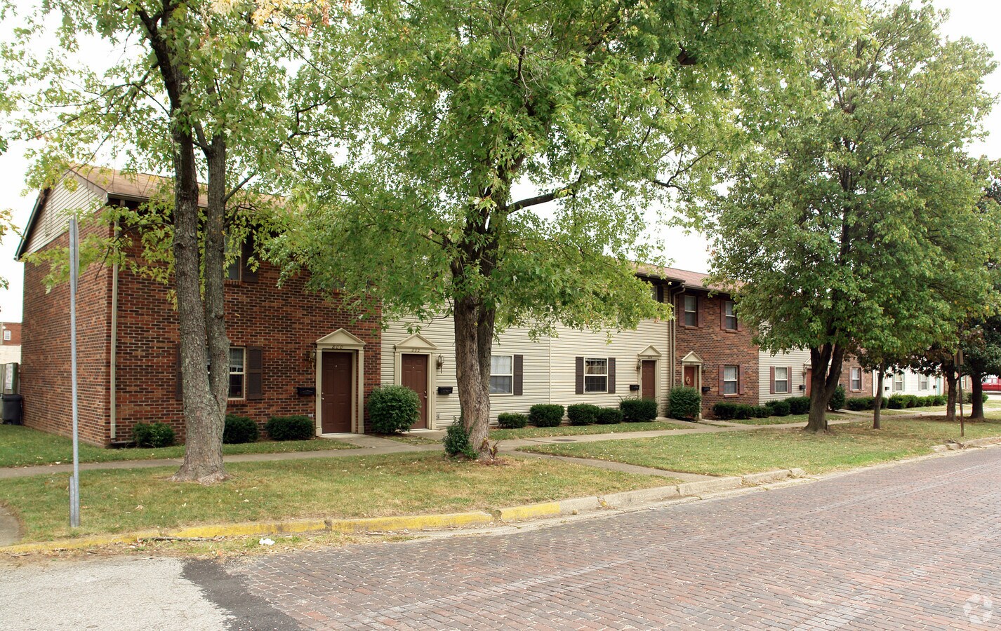 Photo - 800-816 6th St Apartments