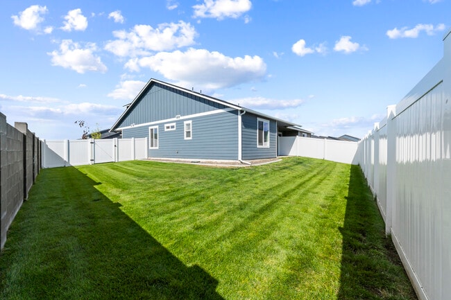 Building Photo - Majestic Villas Rental