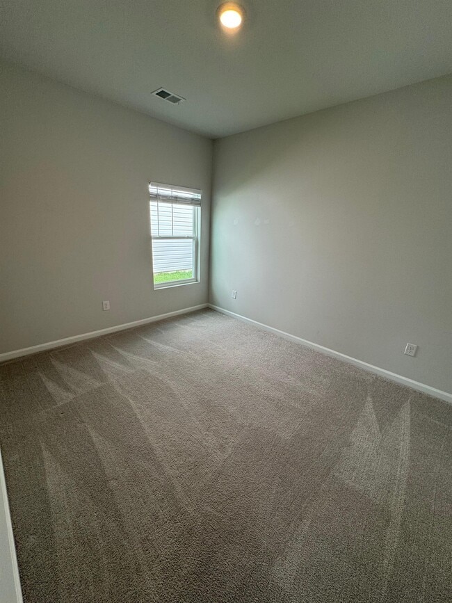 Photo - 1599 Swing Bridge Way