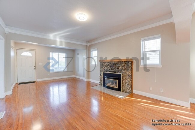 Photo - 4321 5th Ave NE