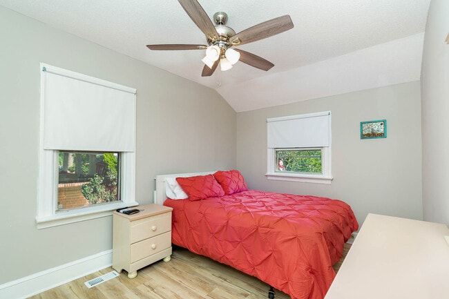 Photo - 1540 Chela Ave