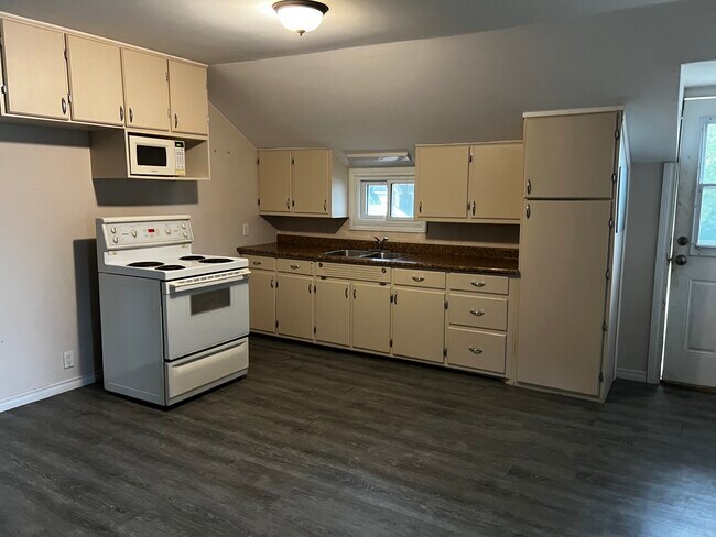 Photo - 6121 Main St Unit Upper